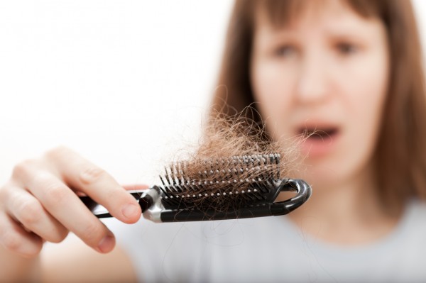 Como evitar o frizz e a queda de cabelo no inverno