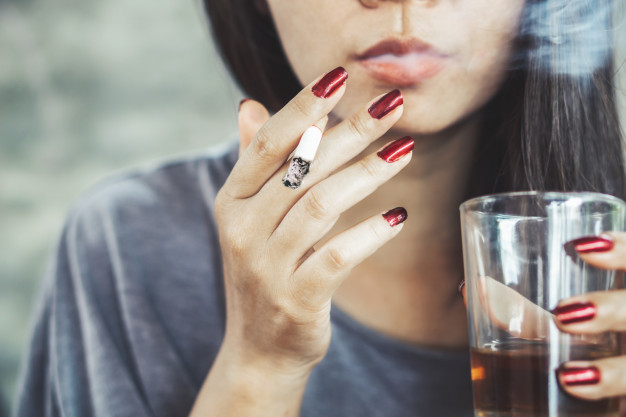 Cigarro e Bebida
