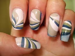unhas marmorizadas listradas