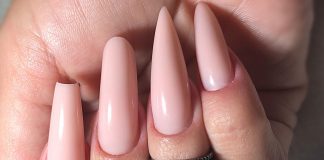 unhas compridas rosa