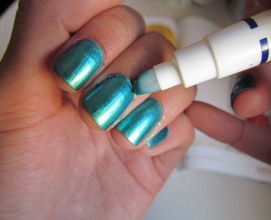 Dois tipos de Removedores de esmaltes muito na moda