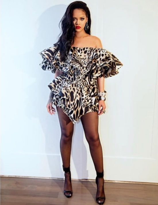 vestido estampa animal Rihanna
