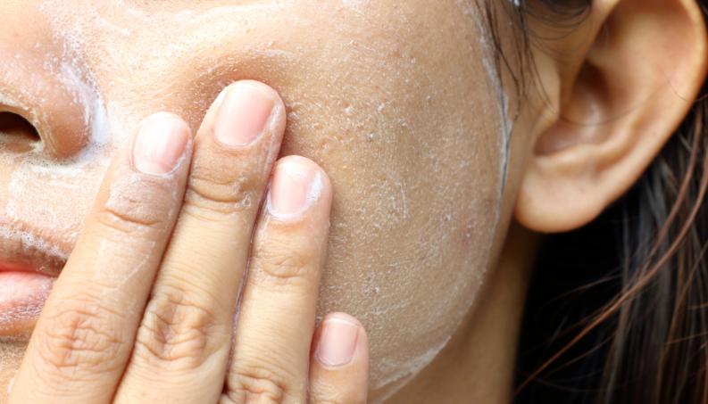 Esfoliantes que renovam a pele e otimizam efeitos de outros produtos