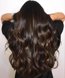 morena iluminada cabelo longo