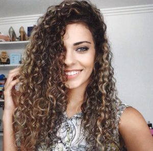 morena iluminada frizz