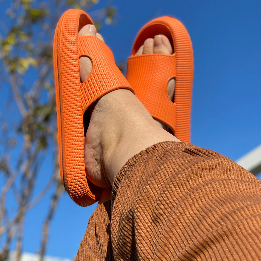 chinelos nuvem laranja